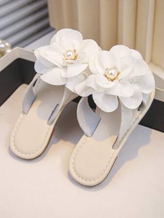 夏季新款时尚闪亮水钻串珠女童软底方头拖鞋。