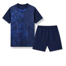 2 piezas Camiseta de fútbol personalizada para niños preadolescentes - Nombre del equipo personalizado, número y estampado de logotipo Camiseta de manga corta + Pantalones cortos Conjunto deportivo y uso casual Primavera/Verano