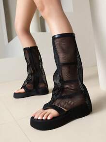 Nouvelles bottes hautes à plateforme épaisse style romain de printemps/été avec bride entre les orteils, sandales mi-mollet noires rétro sexy ajourées
