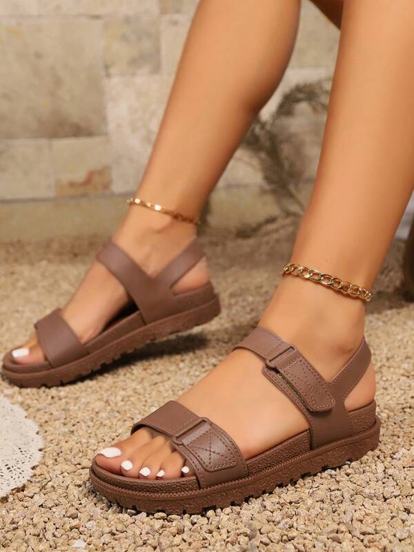 Nuovi sandali estivi da donna, scarpe casual da spiaggia, sandali piatti alla moda con chiusura a strappo