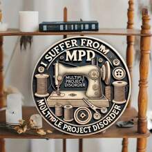 8 英寸复古金属缝纫机墙壁艺术标志 - “我有 MPD 多项目障碍” - 适用于卧室、厨房、酒吧、咖啡厅 - 耐用、易于悬挂、室内和室外使用 - 非常适合家庭、花园、健身房、车库、浴室、壁画 | 工匠的理想礼物 - 8x8 英寸，孔样式各异