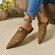 2025 Fashionable Versatile Leopard Print Pointed Toe Flat Mules, Chic & Eye-Catching - Perfect Combination Of Elegance And Personalized, Vintage Leopard Mule Slip Ons With Metal Buckle Decor, Must-Have For Outings