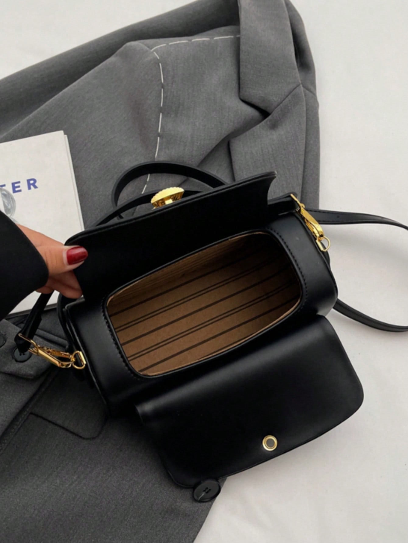 حقيبة يد للسيدات متعددة الاستخدام ذات تصميم صندوقي...