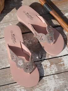 نعال شاطئية باكعاب سميكة مرصعة بالراينستون للنساء، أحذية زحافات بكعب منحدر أنيقة بيضاء للصيف