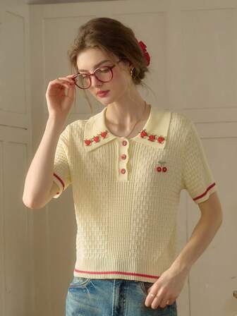 Simple Retro Women's Cream - Colored Turn - Down Collar Short - Sleeved Knit Top With Cherry And Floral Embroidery And Contrast - Colored Edges