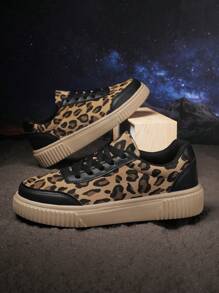 女士豹纹宽版运动休闲运动鞋，轻便透气系带，流行女鞋