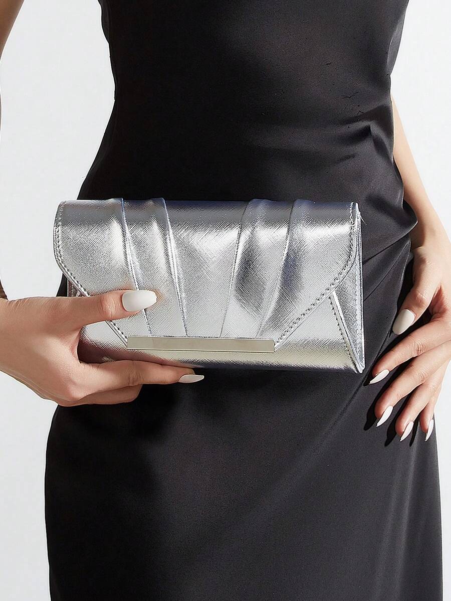 轻盈迷人的晚宴手拿包，闪亮的链条肩带，时尚的翻盖设计，奢华的人造皮革材质，完美适用于各种正式场合，是婚礼和派对活动的理想配饰。 - 銀色 - 查看 1
