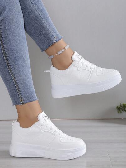 Damplatåsneakers, vår/höst nya casual ökad höjd små vita skor, moderiktiga mångsidiga studentskor med snörning i vita utomhusskor för resor