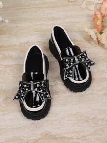 1 par de nuevos zapatos de niña de moda lindos con lazo de moño, diseño versátil y cómodo de piel sintética con perlas y cierre de gancho y bucle, antideslizante, apropiado para usar en exteriores, diario, fiesta y escuela en primavera y otoño, tipo Bailarinas