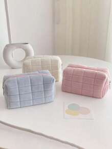 1 PC Almofada branca com padrão de quilting xadrez floral Bolsa de maquiagem, bolsa de maquiagem portátil elegante e casual, multifuncional, grande capacidade Bolsa de armazenamento grande para bolsa, batons, absorventes higiênicos, almofadas de bolsa, moedas, chaves, fones de ouvido, Air Pods, fone de ouvido com fio, cabos, carregador, fones de ouvido, organizador de artigos de higiene pessoal bonito, bolsa de armazenamento de viagem, para mulheres, doces, enfermeiras, meninas da escola, presente de feriado. Organizador de artigos de higiene pessoal de viagem, presentes essenciais, armazenamento, acessórios com zíper, unhas, bolsa de maquiagem, bolsa de maquiagem, bolsas de maquiagem, bolsa de cosméticos, organizador de maquiagem, viagem, bolsa de maquiagem, bolsa, penteadeira, bolsa de maquiagem, itens essenciais de viagem, bolsa, bolsas de maquiagem, bolsas, essenciais de viagem, acessórios de penteadeira, pequena bolsa de maquiagem