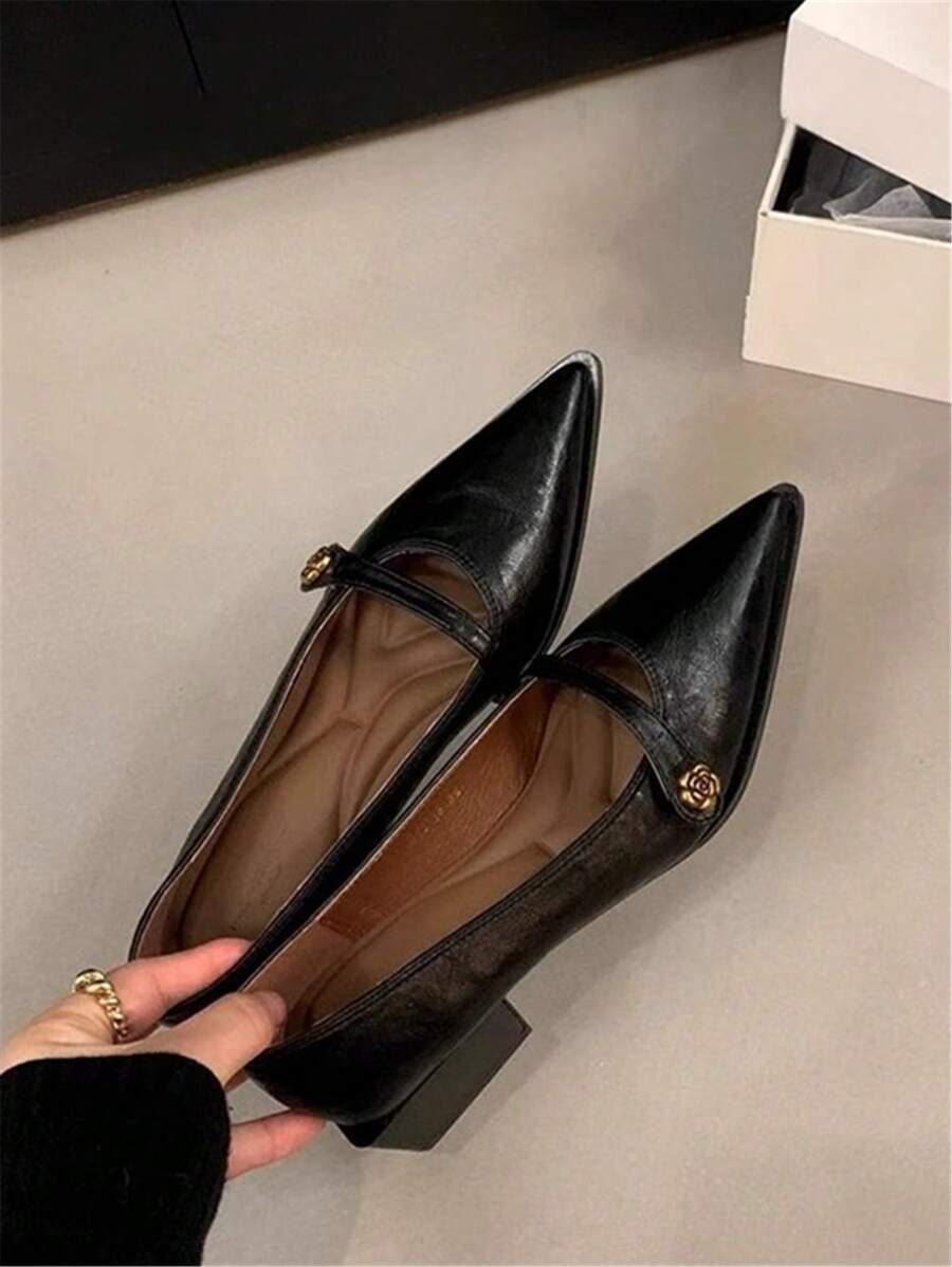 2025秋冬女装时尚优雅法式玫瑰雕花纽扣舒适高跟鞋，优雅