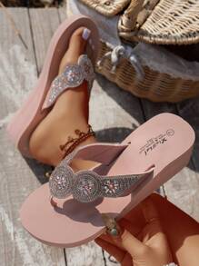 نعال شاطئية باكعاب سميكة مرصعة بالراينستون للنساء، أحذية زحافات بكعب منحدر أنيقة بيضاء للصيف