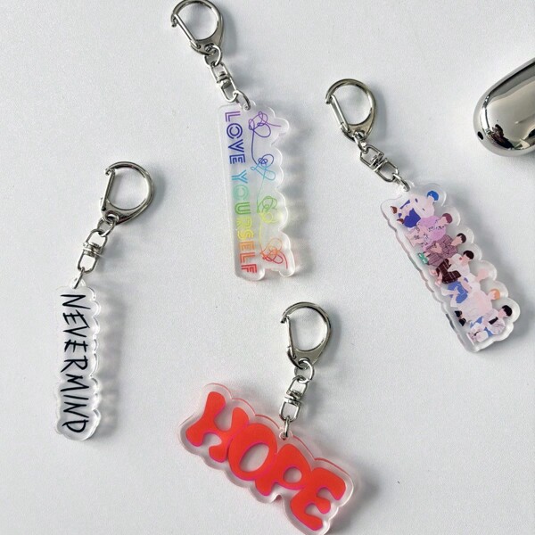 1pc Seven Keychain Key Ring, Fitness Bag Accessory, Anime Peripheral Accessory, Seven Phone Strap, Car Key Chain, Student Backpack Decor, Acrylic Bag Charm Car Accessories Backpack For School Letter