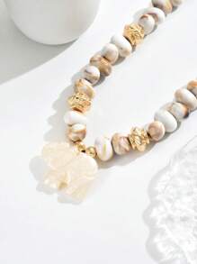 1件高端优雅性感波西米亚风玉色树脂块金块不对称CCB串珠项链，专为女性设计，饰有仿琥珀珠、深绿色珠、深红色花朵珠、多色裂纹珠和豹纹椭圆形吊坠，手工制作，长度可调节，是派对、婚礼和珠宝礼品的完美之选。