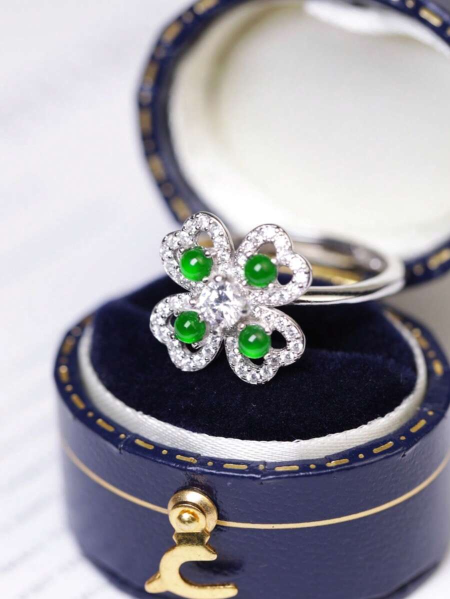 1 pieza Anillo de jade con incrustación de plata diseñada, en forma de trébol, cabeza de flor giratoria, incrustada en plata de ley 925, jade natural, gema natural, baño de oro, con caja de regalo, regalo festivo, joyería de calidad, brillante y elegante, joyería creativa, elegante moda para mujer, regalo de boda, cumpleaños, uso diario para mujer