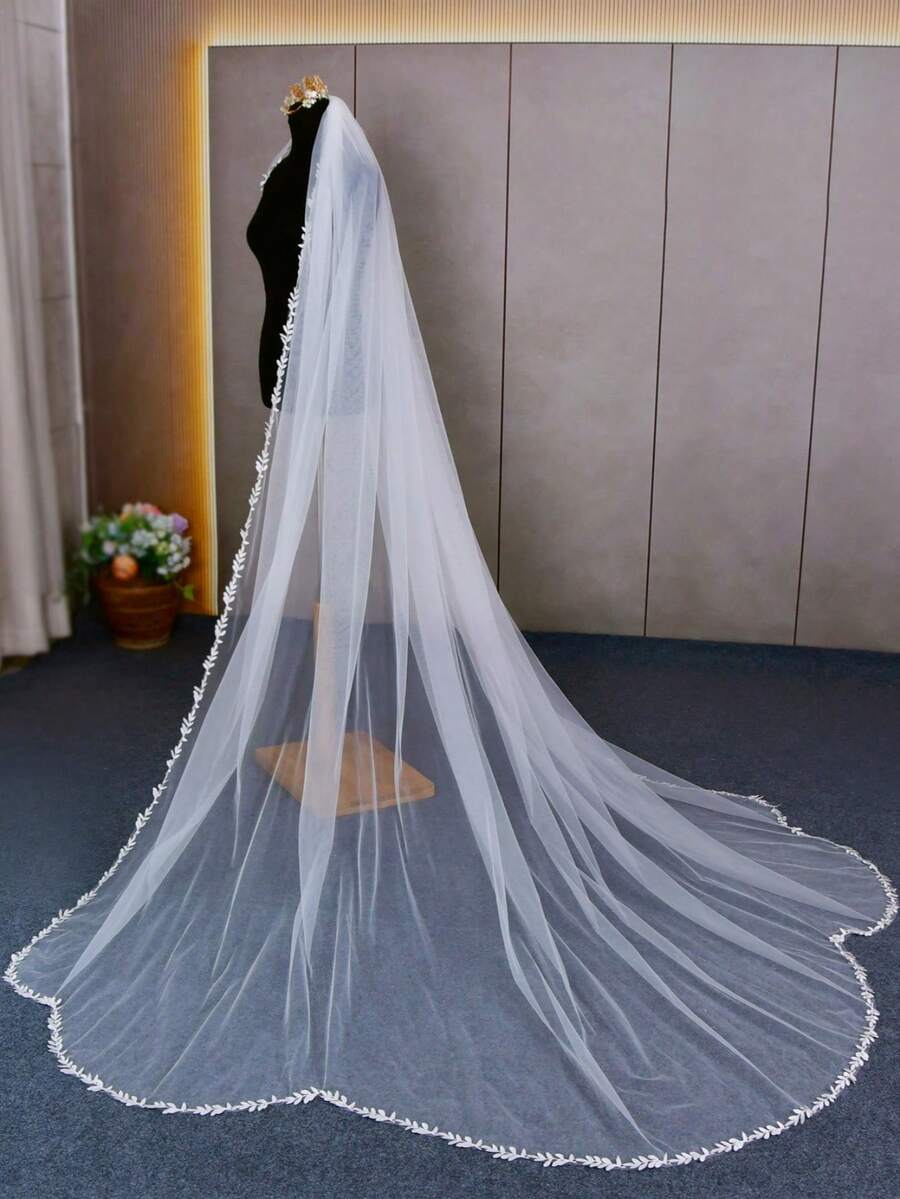 1 件 2.5 米长拖尾蕾丝边新娘头纱，适合婚礼仪式、婚纱摄影，带发梳