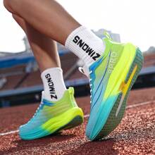 Nouvelles chaussures de course d'entraînement antidérapantes pour les examens d'éducation physique des hommes au collège en 2025, chaussures de sport ultra-légères avec plaque de carbone amortissante