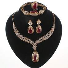 Juego de joyas de lujo con tono dorado y cristal rojo en forma de lágrima, que incluye collar, aretes, pulsera y anillo para mujeres, ideal para bodas, fiestas nupciales y bailes - juego de 4 piezas - Ver 2