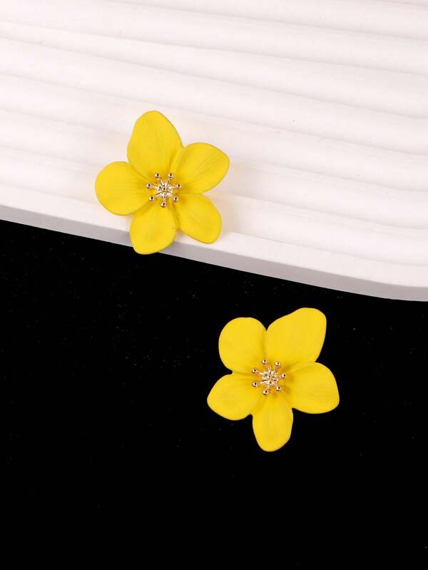 زوج من أقراط الزهرة ذات البتلات الخمسة طبقتين طازجة مناسبة للاستخدام اليومي للنساء