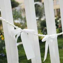 1 Peça Guirlanda Decorativa Elegante com Laço Branco e Pérolas Falsas, Decoração de Faixa Suspensa de Cor Suave Romântica, Decoração de Festa com Tema de Amor Inspirado no Dia dos Namorados, Ornamento de Parede com Estética de Temporada de Casamento, Formato de Laço Clássico com Detalhes de Contas e Acentos de Fita, Design Leve e Fácil de Pendurar para Criar uma Atmosfera Aconchegante - Branco - Visão 10