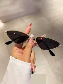 1 件女士时尚复古猫眼金属框架时尚眼镜，适合街头风格、海滩度假和日常休闲穿着 - 黑色 - 查看 1