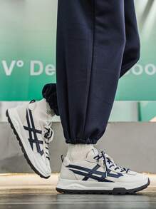 男士休闲运动鞋、学生运动鞋、四季专业功能鞋