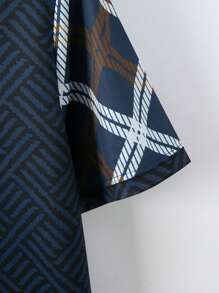 2 piezas Conjunto de polo de manga corta con cremallera y pantalones cortos de deporte de verano con estampado completo para hombre, conjunto de ropa casual de moda y uso urbano - Azul Marino - Ver 5