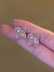 1 Pair Of Elegant And Delicate Sparkling Four-Leaf Clover Earrings For Women Women's Hypoallergenic Earrings Women's Jewelry Gift Birthday Gift