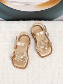 Sandalias doradas de verano para niña princesa