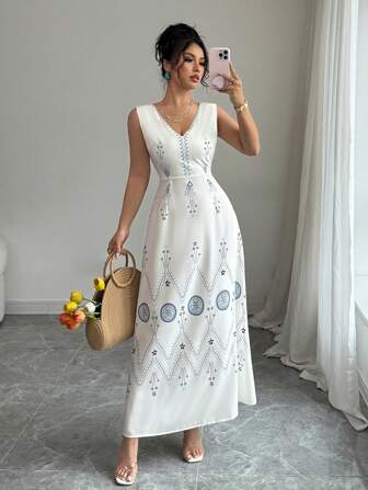 女士 V 领印花 A 字下摆太阳裙，适合春夏季度假