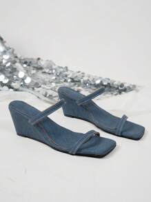 Sandálias de Tiras Minimalistas Novas do Verão 2025, Chinelos de Cunha Femininos, Sapatos de Salto Alto com Tiras Finas e da Moda