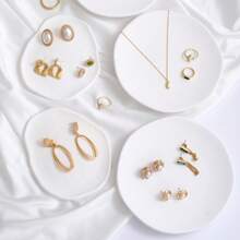 白色石膏珠宝展示托盘，客厅、卧室、婚礼、派对、圣诞节、万圣节、复活节、感恩节、斋月、完美生日、乔迁礼物的装饰道具 - 优雅的设计