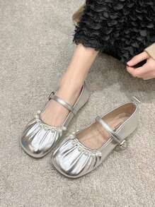 Damesschoenen in grote maten, platte ronde neus, zachte onderkant, modieuze imitatieparels, geplooide instappers, effen kleur, veelzijdige vintage casual dagelijkse pumps met bandjes