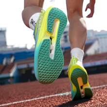 Nouvelles chaussures de course d'entraînement antidérapantes pour les examens d'éducation physique des hommes au collège en 2025, chaussures de sport ultra-légères avec plaque de carbone amortissante