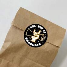 2025 Graduation Stickers, 2025 Graduation Labels, Round Adhesive Stickers, Gift Packaging Bag Labels, Gift Tags, Graduation Congratulations Stickers, Graduation Decorative Stickers, Sealing Stickers, Self-Adhesive, Class Of 2025, Envelopes, Graduation Cards, Graduation Cap Stickers, Graduation Ceremony & Party Decorations, Graduation Gifts, Holiday Decorations, 2.5cm/3.5cm