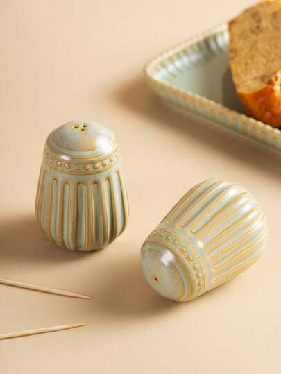 1pc Modern Minimalist Light Green Ceramic Glaze Seasoning Bottle, Cute Round Ceramic Spice Jar, Suitable For Toothpicks, Seasonings, Salt And Pepper Storage, Outdoor Picnic & BBQ, Vintage Spice Bottle, Kitchen Utensil, Home And Restaurant Use, Dishwasher Safe