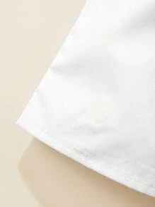 Jonge jongens campus stijl contrasterende kleur wit korte mouwen shirt & zwarte shorts set, geschikt voor school, optredens, toespraken, uitstapjes