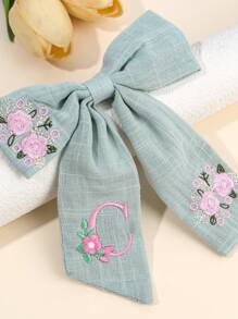 1 件蓝色刺绣花朵 26 个字母蝴蝶结拖尾发夹，适合女孩，有多种字母选择，素色面料乡村风格儿童发夹，优雅花卉刺绣儿童发饰