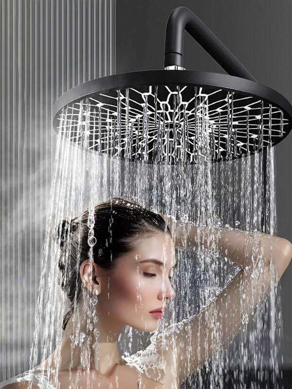 El rociador de ducha perfecto, una ducha poderosa con gran caudal de agua para lavar el cabello. Decoración de baño del hogar, accesorios de baño de verano