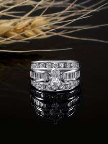 礼盒装方晶锆石金色戒指，纯铜仿钻制成，适合女性婚礼、订婚、节日礼物