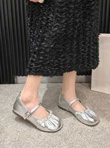 Damesschoenen in grote maten, platte ronde neus, zachte onderkant, modieuze imitatieparels, geplooide instappers, effen kleur, veelzijdige vintage casual dagelijkse pumps met bandjes