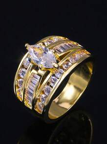 礼盒装方晶锆石金色戒指，纯铜仿钻制成，适合女性婚礼、订婚、节日礼物