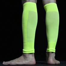 1 Coppia di protezioni per gambe da calcio professionali ad alta elasticità, design a singolo strato con tasche e fori di aerazione in rete traspirante