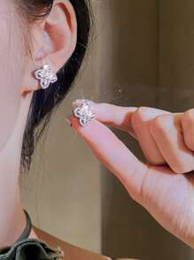 1 Pair Of Elegant And Delicate Sparkling Four-Leaf Clover Earrings For Women Women's Hypoallergenic Earrings Women's Jewelry Gift Birthday Gift