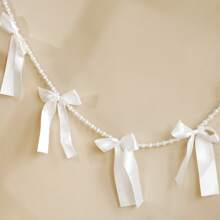 1 Peça Guirlanda Decorativa Elegante com Laço Branco e Pérolas Falsas, Decoração de Faixa Suspensa de Cor Suave Romântica, Decoração de Festa com Tema de Amor Inspirado no Dia dos Namorados, Ornamento de Parede com Estética de Temporada de Casamento, Formato de Laço Clássico com Detalhes de Contas e Acentos de Fita, Design Leve e Fácil de Pendurar para Criar uma Atmosfera Aconchegante - Branco - Visão 11