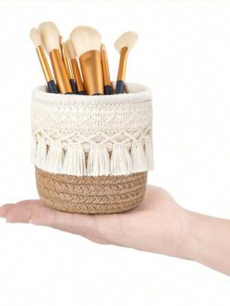 1 pieza Cesta de almacenamiento tejida a mano con borlas y soporte para peine - Organizador hipoalergénico y ligero (Juego de 2, amarillo y blanco) para brochas de maquillaje, cosméticos, bolígrafos, accesorios y para tocador, dormitorio, baño, oficina, estudio, sala de estar, guardería, y para mujeres, adolescentes, adultos, niños (Hay ligeras diferencias en las borlas, organizador)