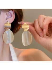 Andkiss 1 对优雅不对称平板耳环 - 多色 - 查看 2