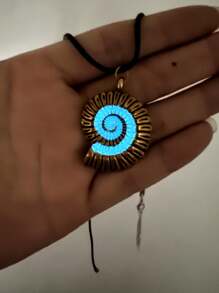 1pc New Dark Glowing Mermaid Conch Pendant Necklace Sound Sea Shell Necklace Witch Spiral Conch Costume Ladies Jewelry Gift