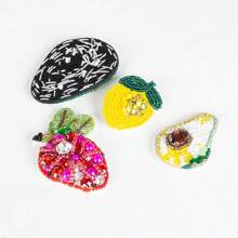 1pc Handmade Beaded Fruit Patch - Cute Embroidered Lemon And Peach Appliques, For Hats And Clothing Accessories, Vibrant Yellow And Green, Decorative Fabric Sticker, Hat Decoration | Playful Design | Handcrafted Appearance, Fruit Decor, Suitable For Holiday Decorations Gifts, Easter, Halloween, Teacher's Day, Mother's Day Holiday Party Gifts