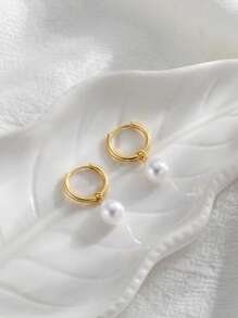 1 paire de boucles d'oreilles créoles en acier inoxydable pour femmes, style goutte d'eau avec perle, dorées/argentées, imperméables et inaltérables, convenant à un port quotidien